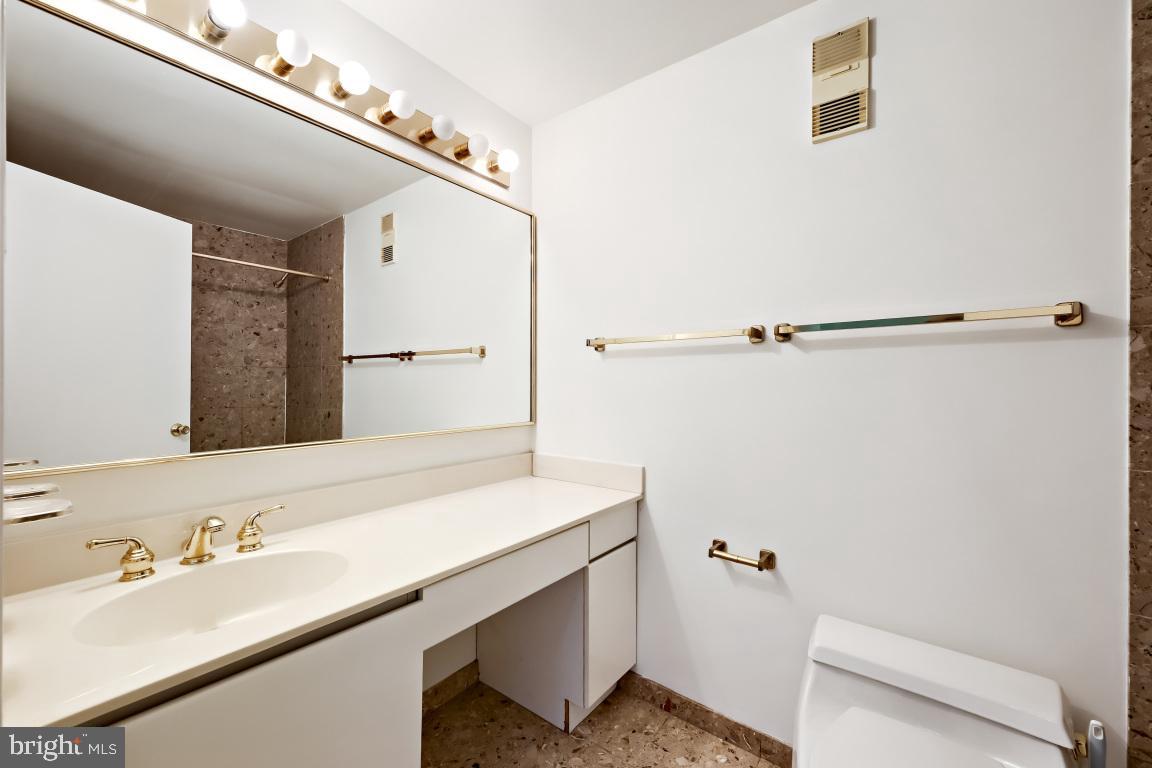 HARBOR EAST - Residential