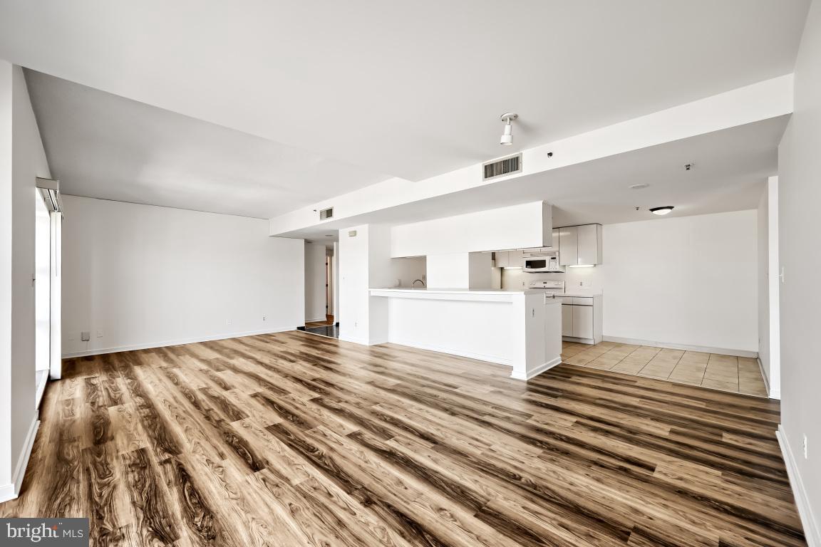 HARBOR EAST - Residential