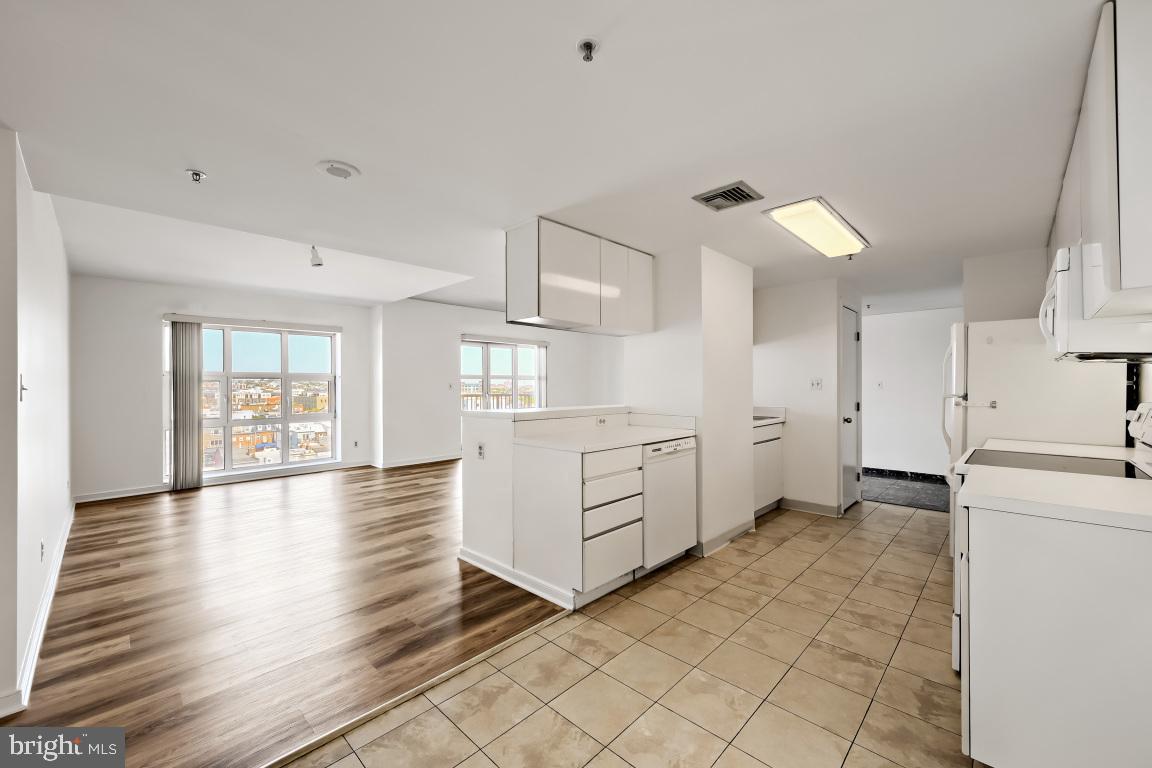 HARBOR EAST - Residential