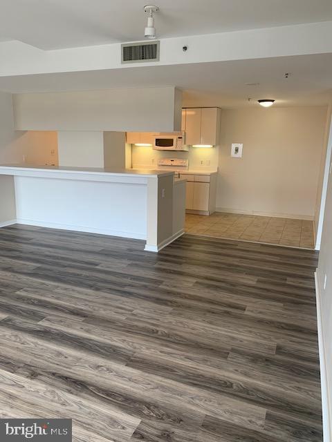 HARBOR EAST - Residential