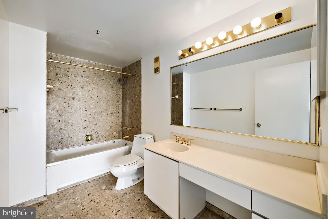 HARBOR EAST - Residential