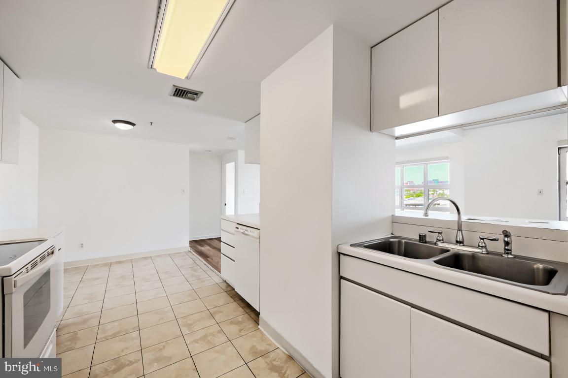 HARBOR EAST - Residential