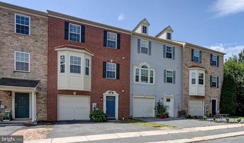 Townhouse For Sale - 64 Milestone Court<br/> CHAMBERSBURG, PA 17201