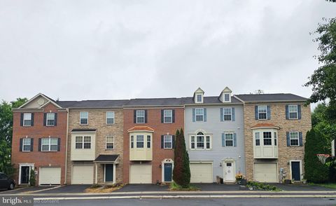 Townhouse For Sale - 64 Milestone Court<br/> Franklin County, CHAMBERSBURG, PA 17201