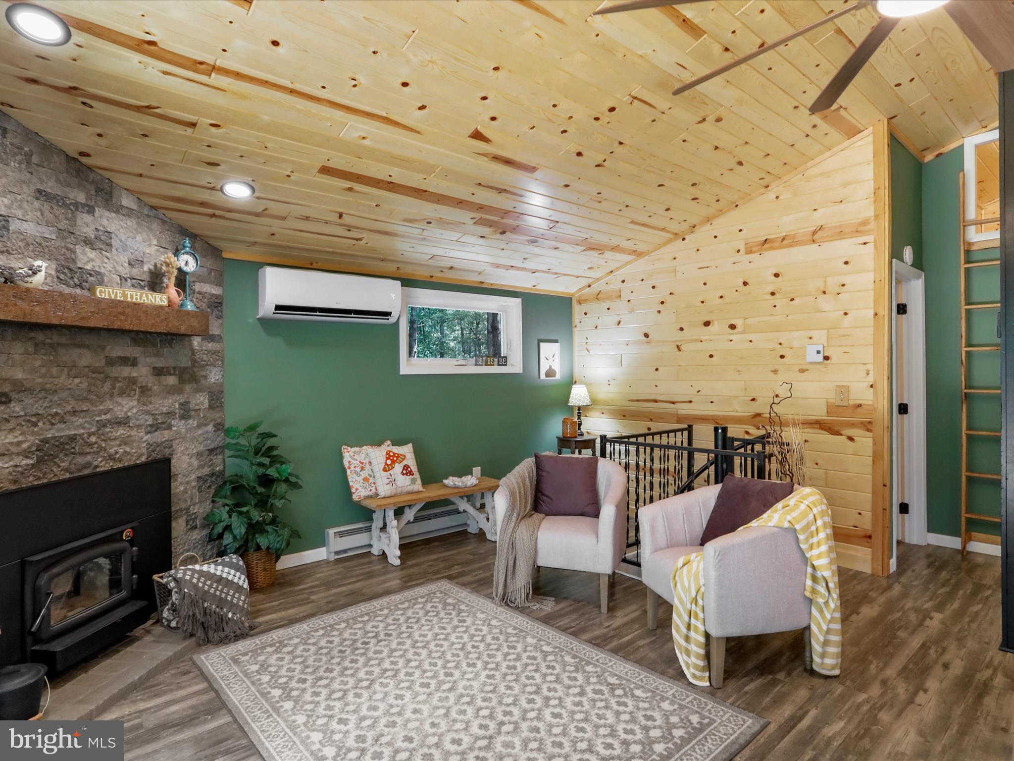 WOODHAVEN KNOLLS - Residential