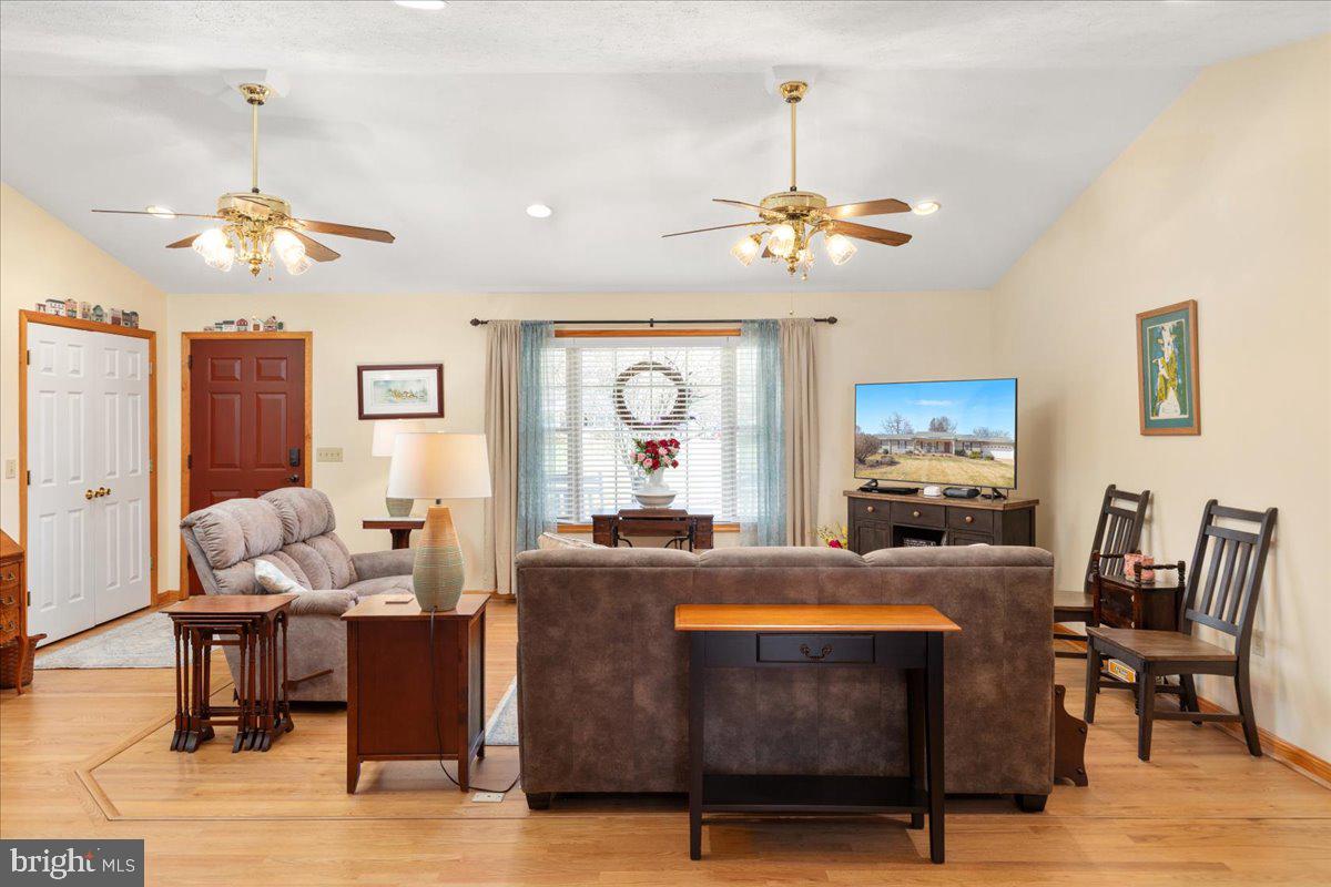 BEVERLY PLACE - Residential