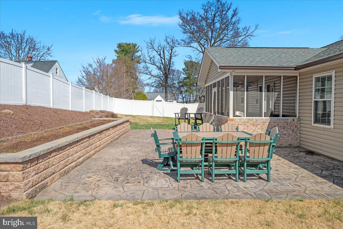 BEVERLY PLACE - Residential