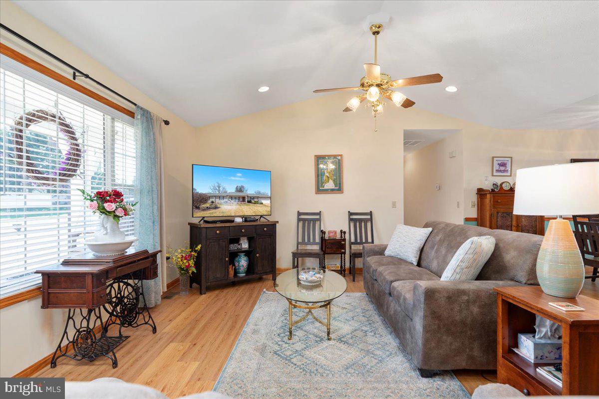 BEVERLY PLACE - Residential