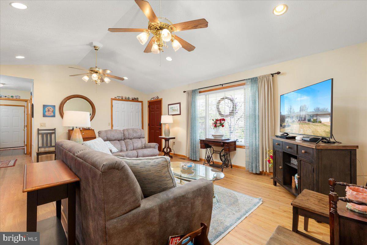 BEVERLY PLACE - Residential