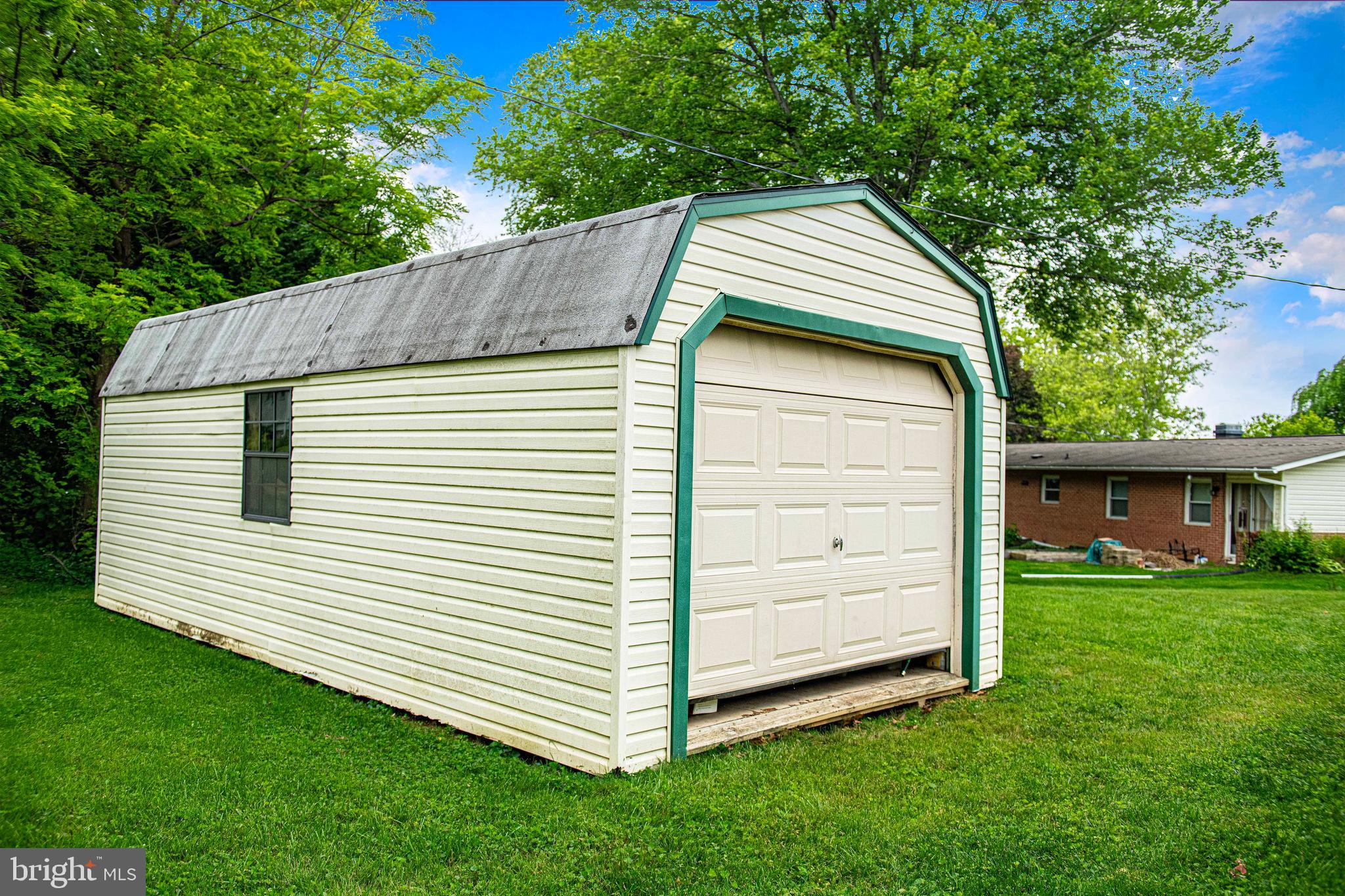 WAKEFIELD MEADOWS - Residential