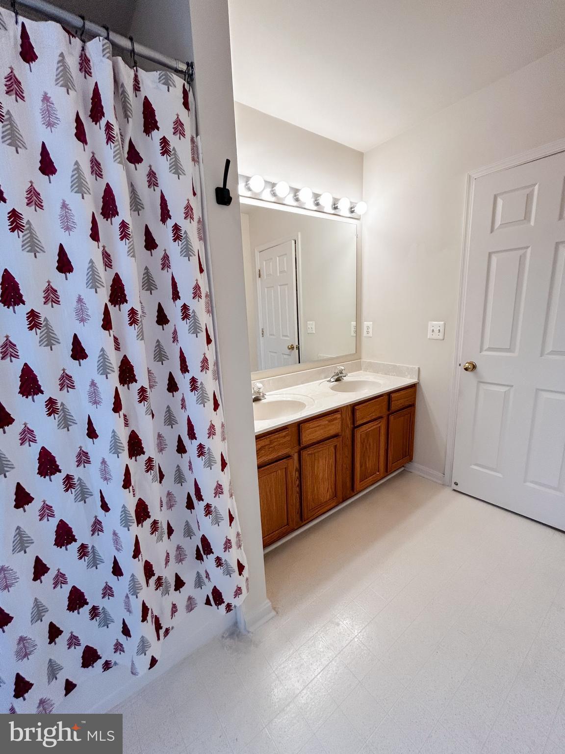 BLOOMS CROSSING - Residential