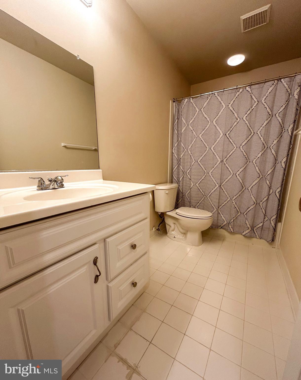 BLOOMS CROSSING - Residential