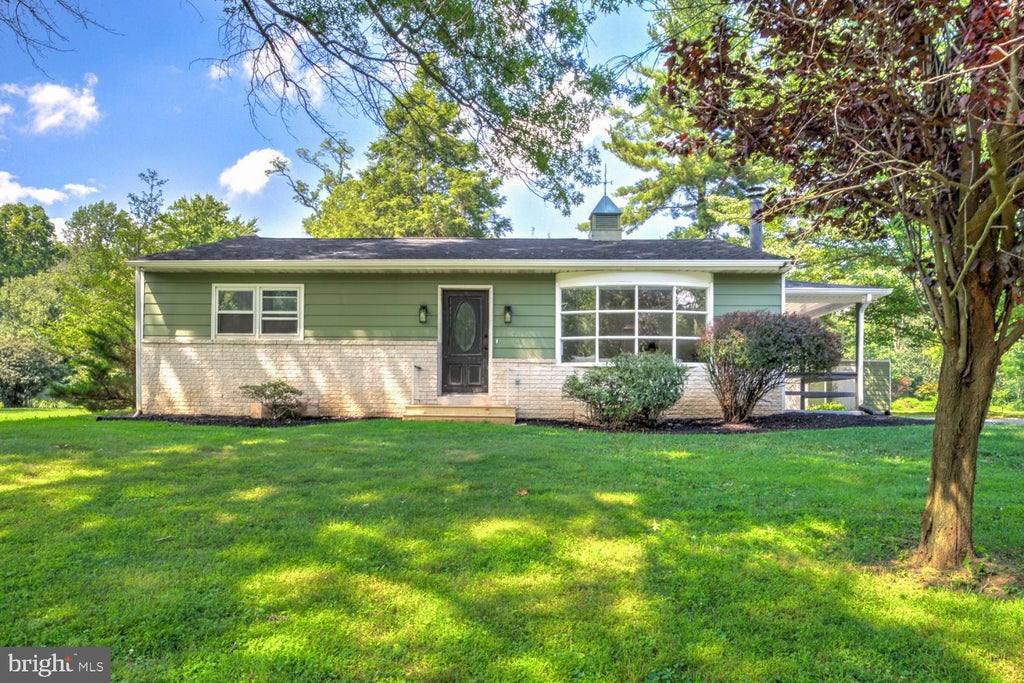Photo of 605 Sycamore Drive, COLUMBIA, PA 17512 (MLS # PALA2093136)