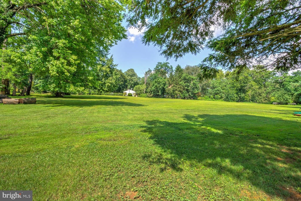 Photo of 605 Sycamore Drive, COLUMBIA, PA 17512 (MLS # PALA2093136)