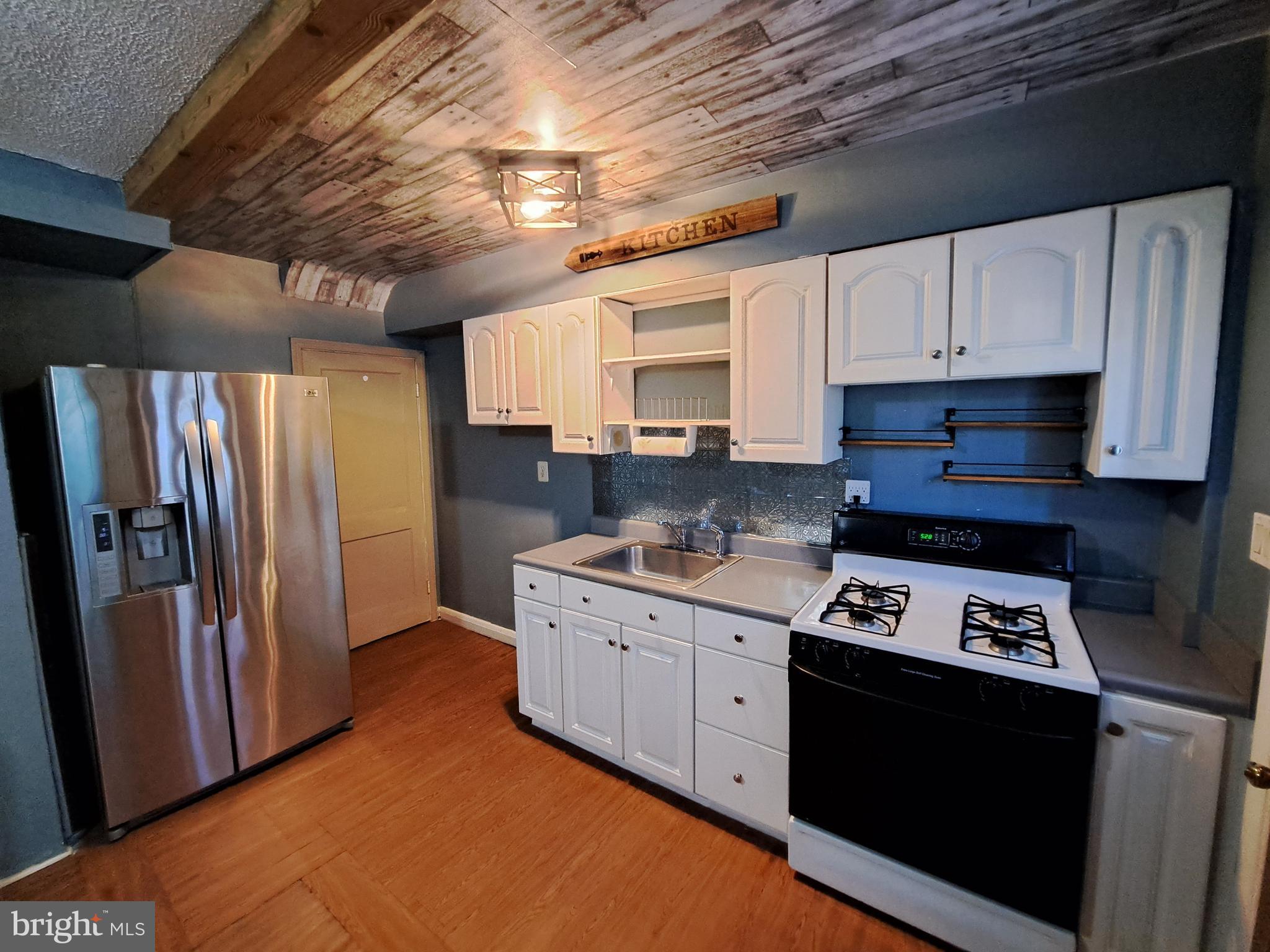 MERRITT HOMES - Residential