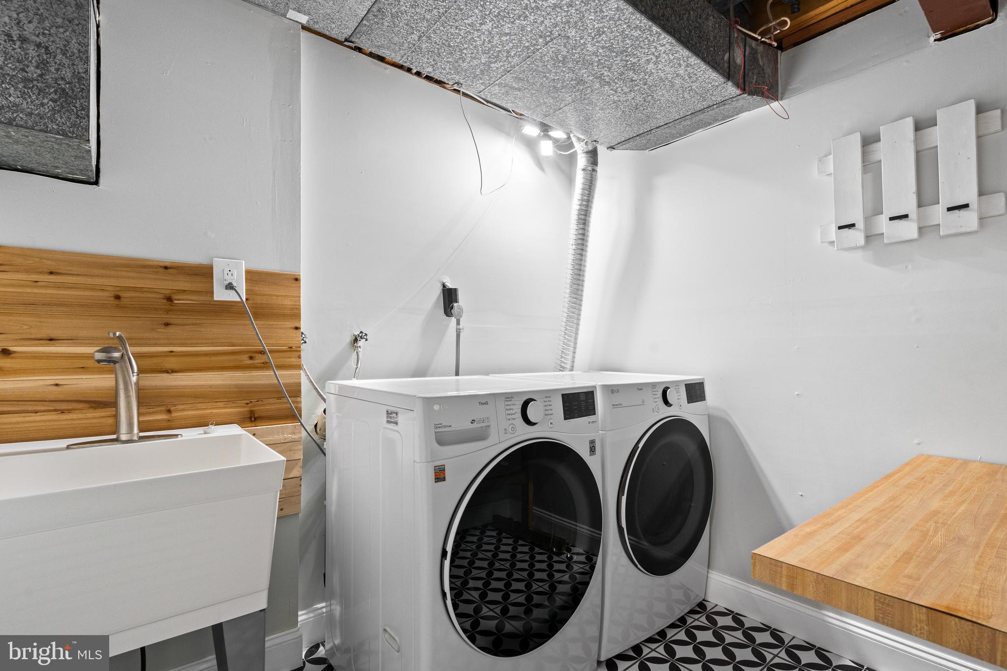 SIGNAL HILL - Residential