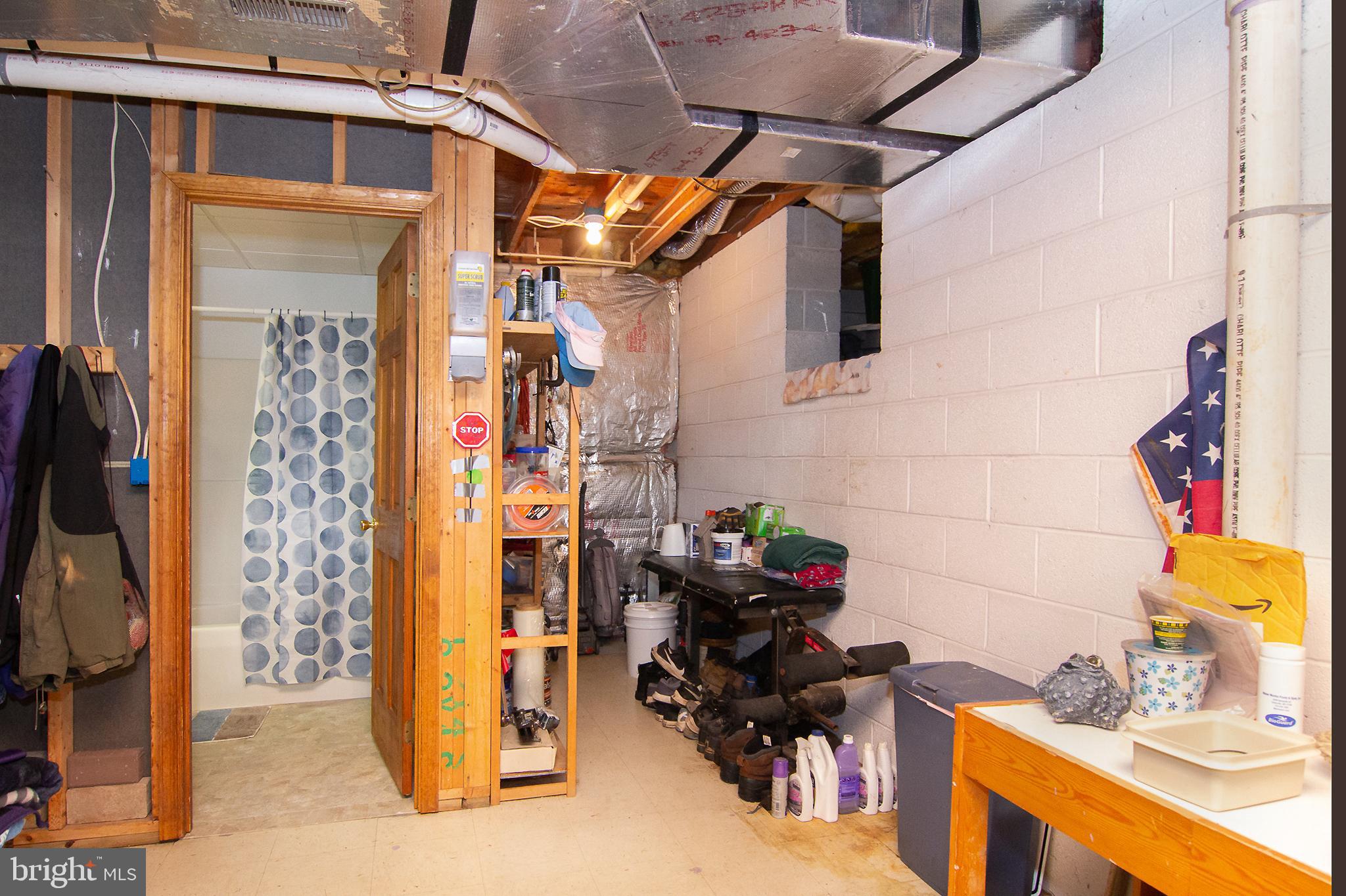 FOUR SEASONS - Residential