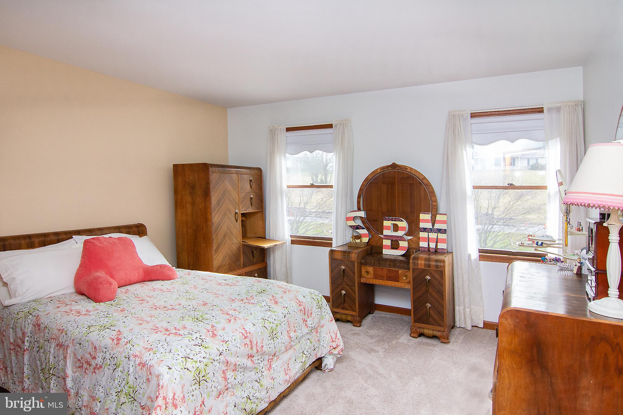 FOUR SEASONS - Residential