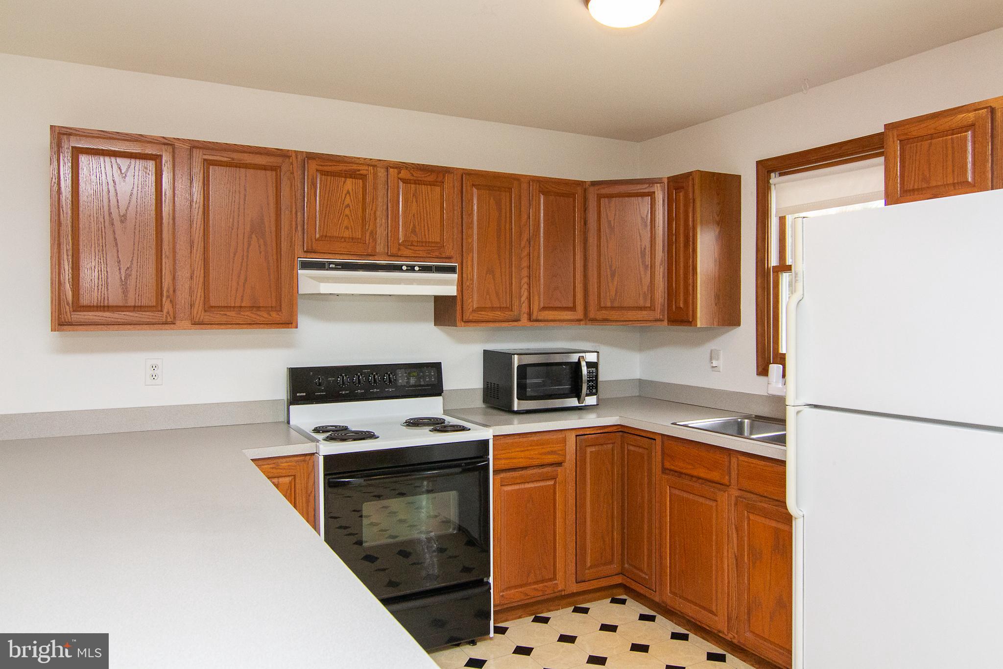 FOUR SEASONS - Residential