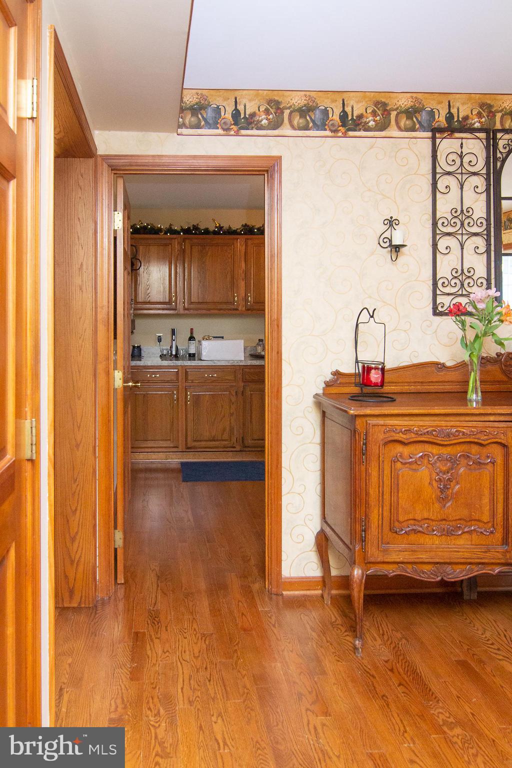 FOUR SEASONS - Residential