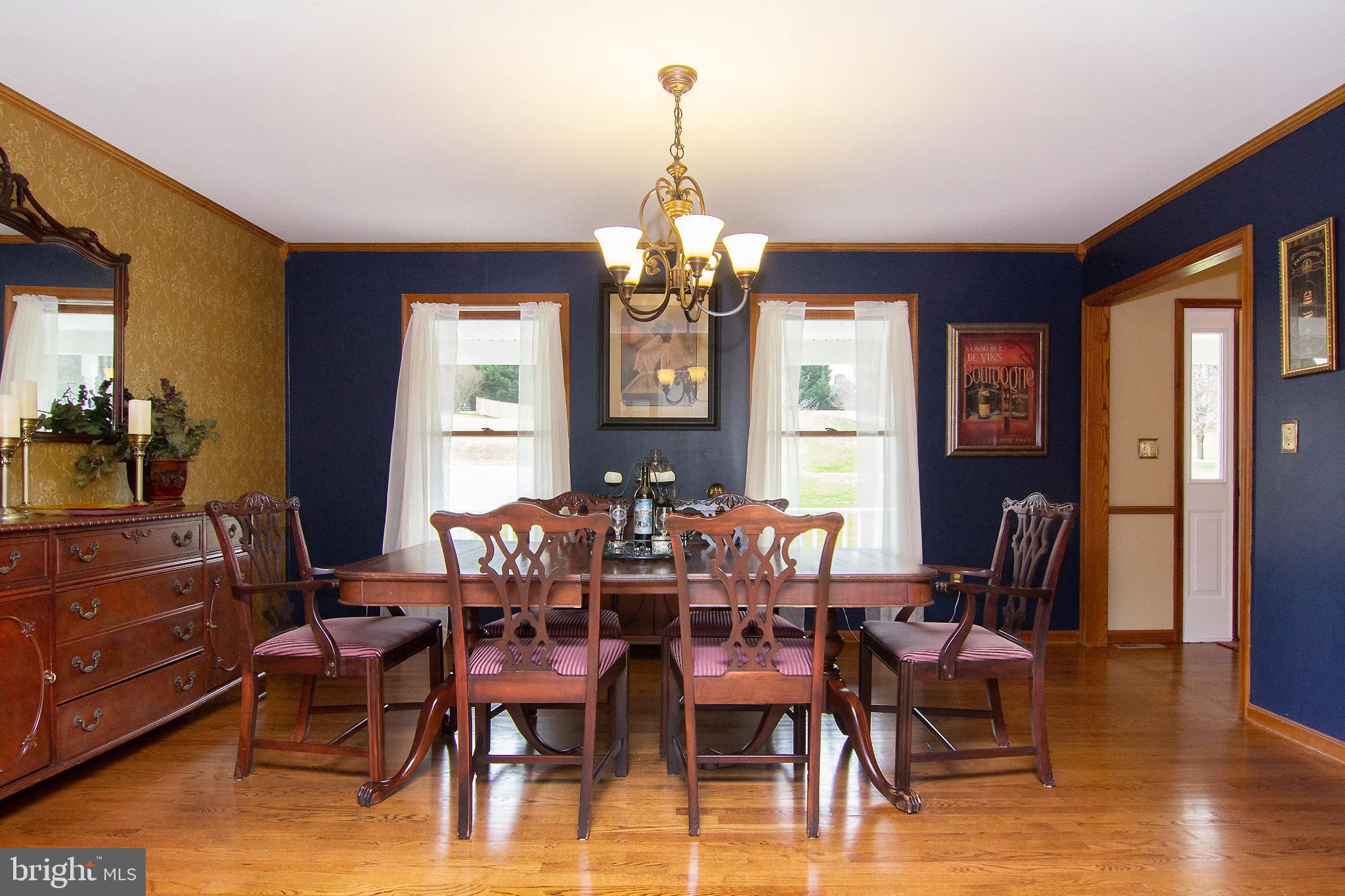 FOUR SEASONS - Residential