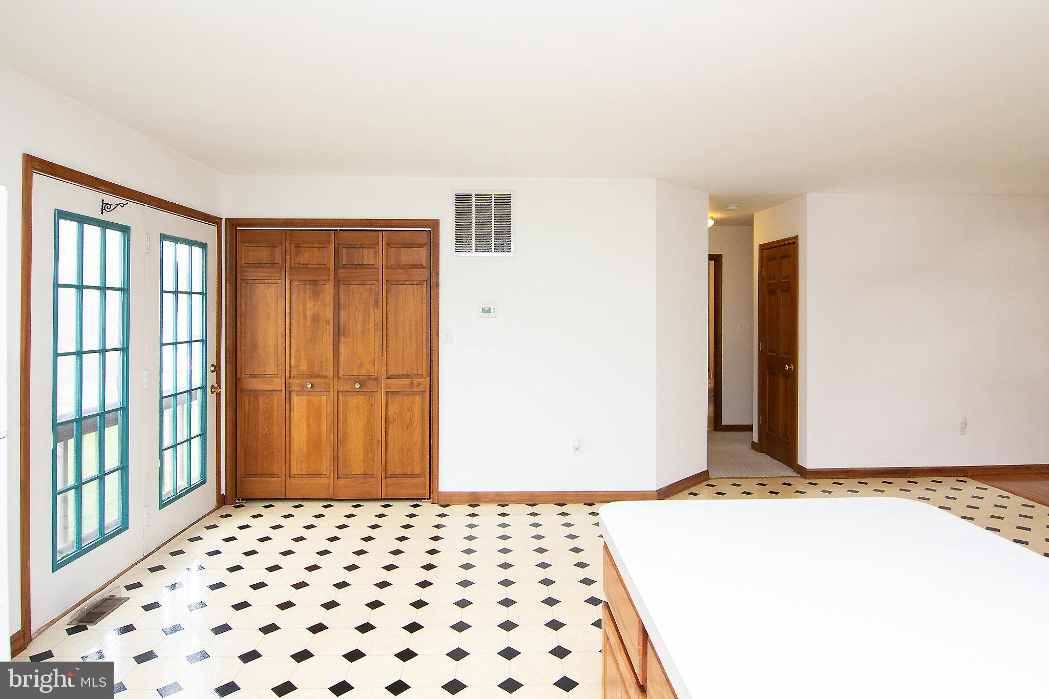 FOUR SEASONS - Residential