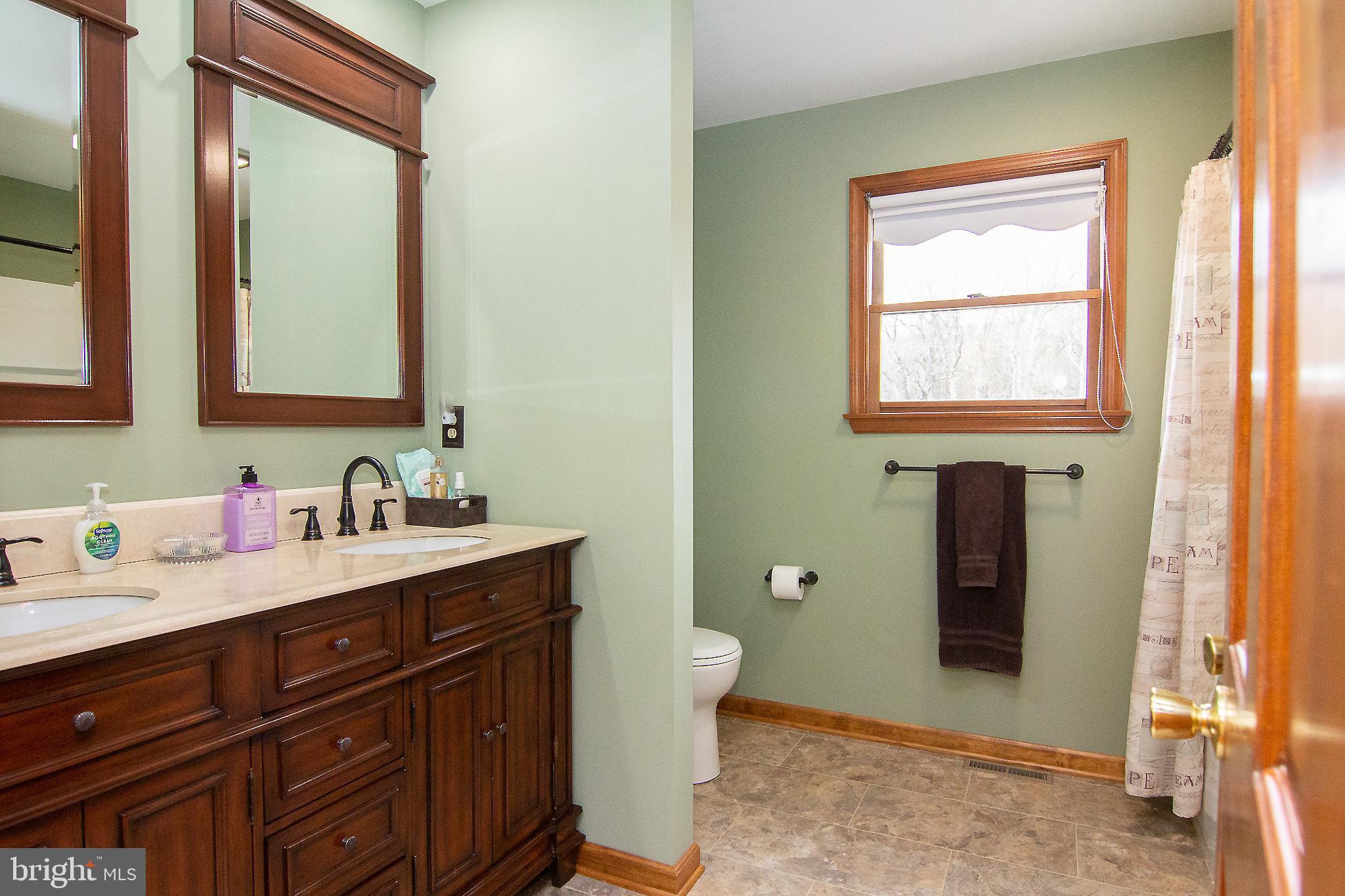 FOUR SEASONS - Residential