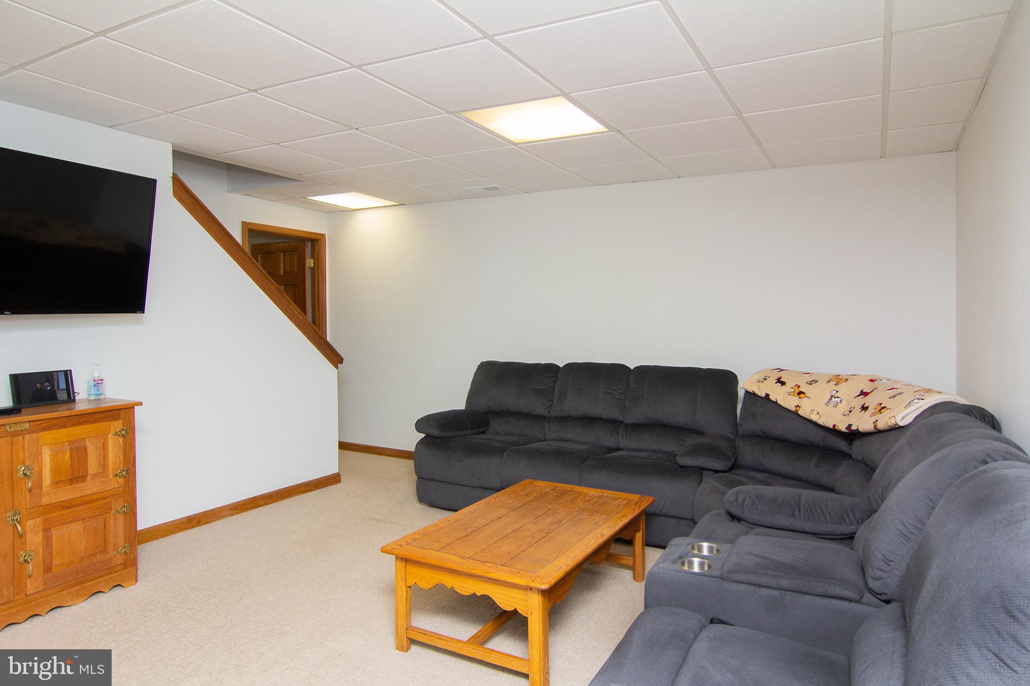 FOUR SEASONS - Residential