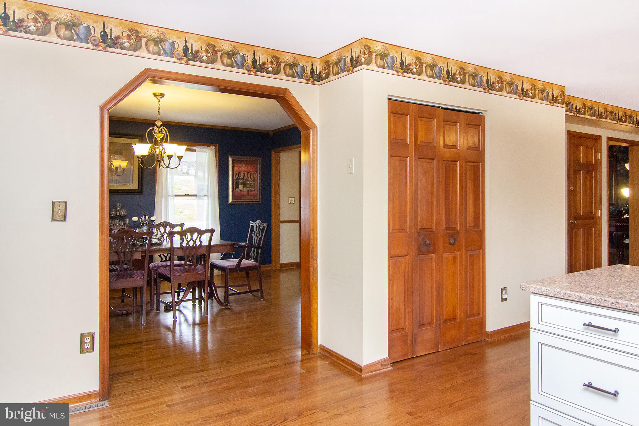 FOUR SEASONS - Residential