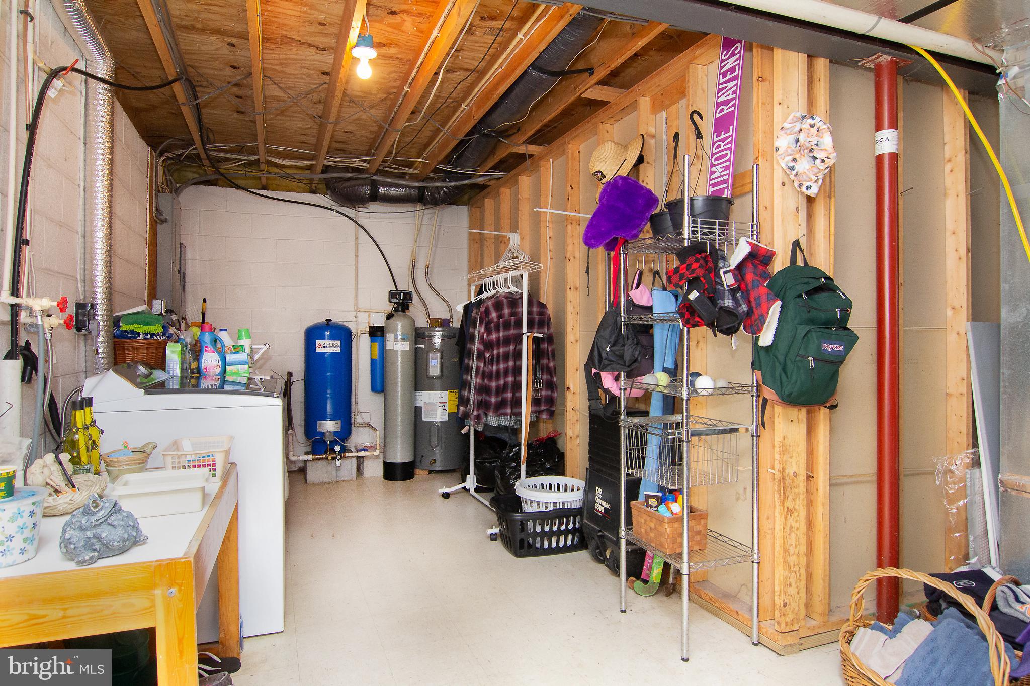 FOUR SEASONS - Residential