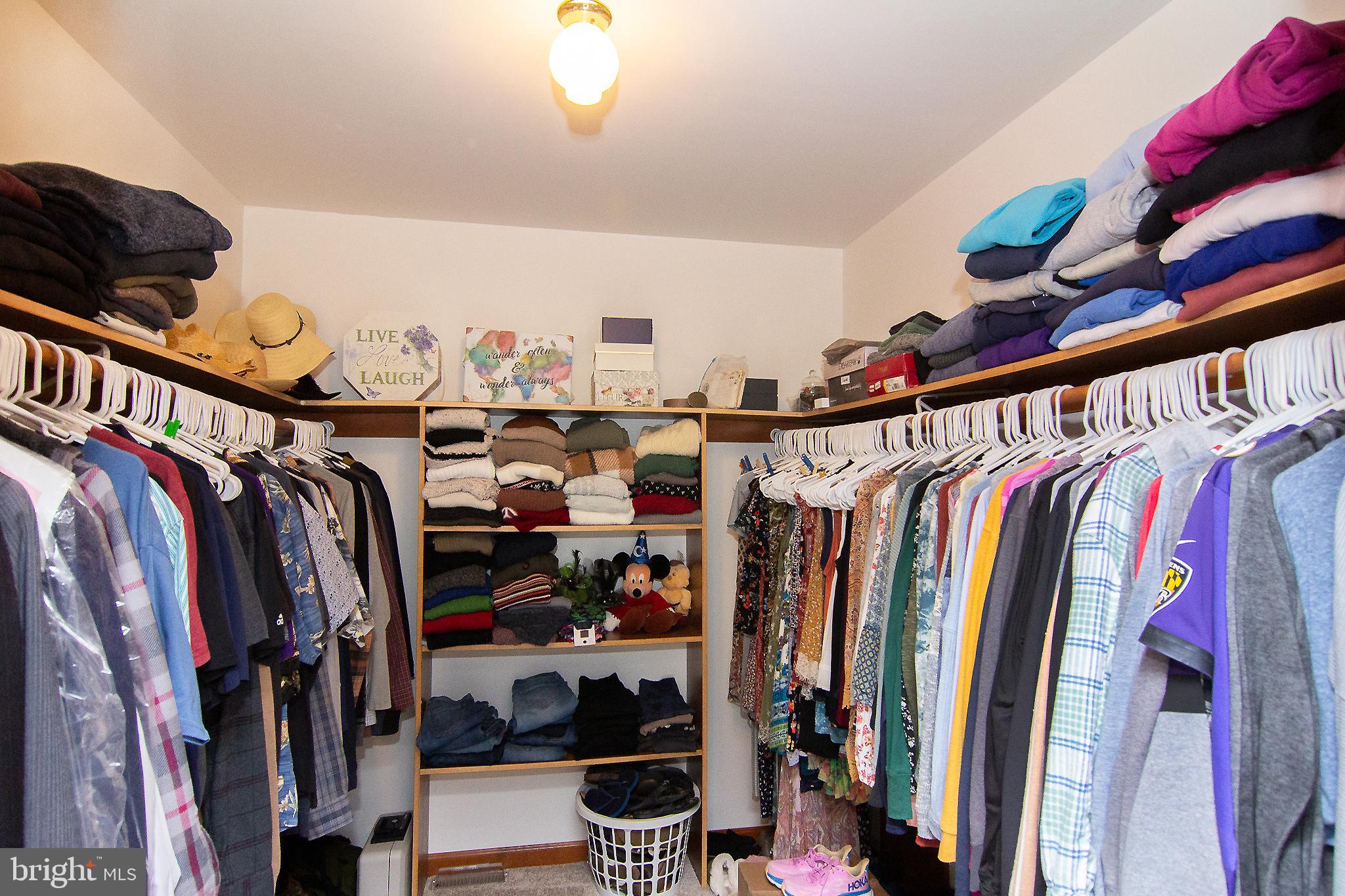 FOUR SEASONS - Residential