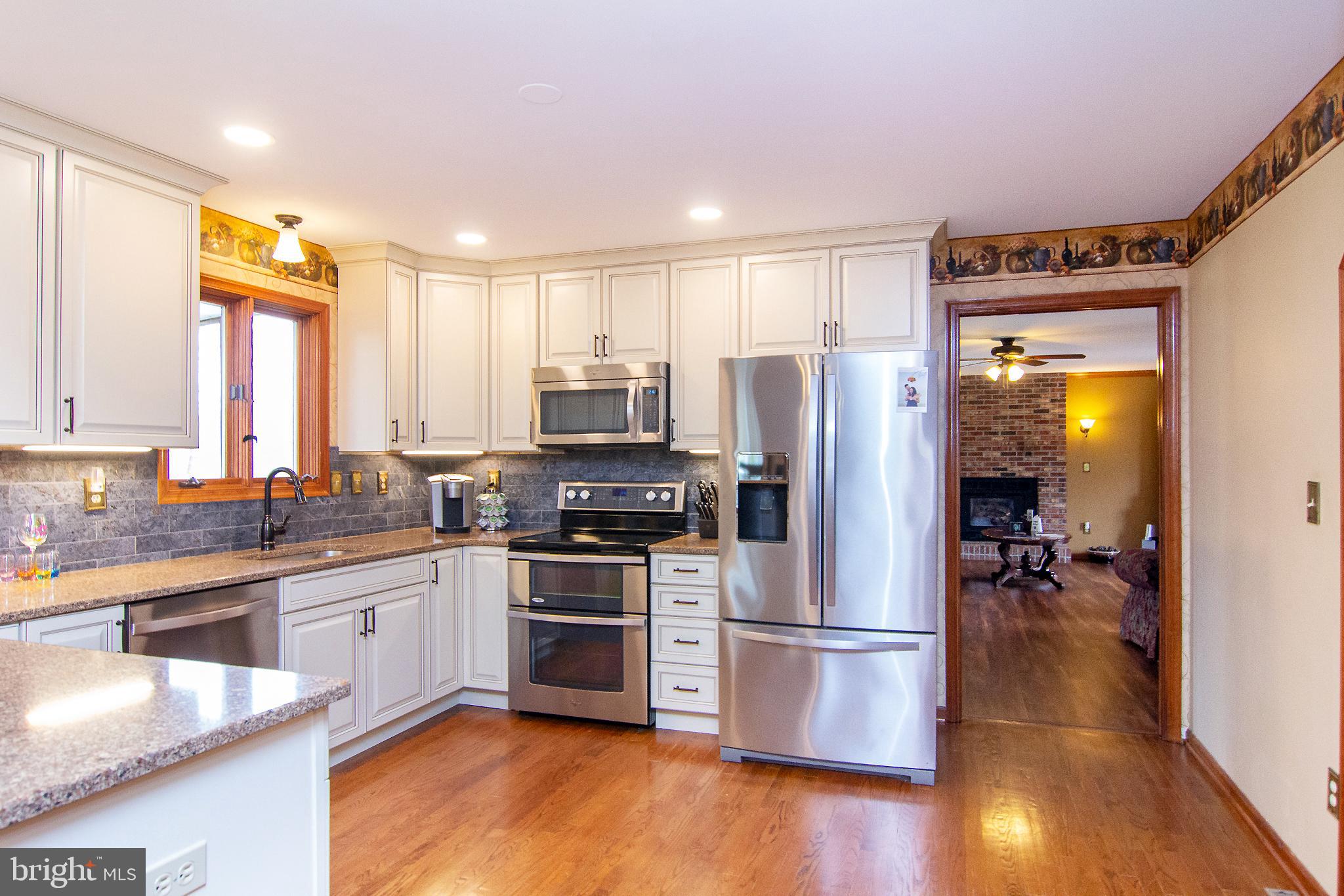 FOUR SEASONS - Residential