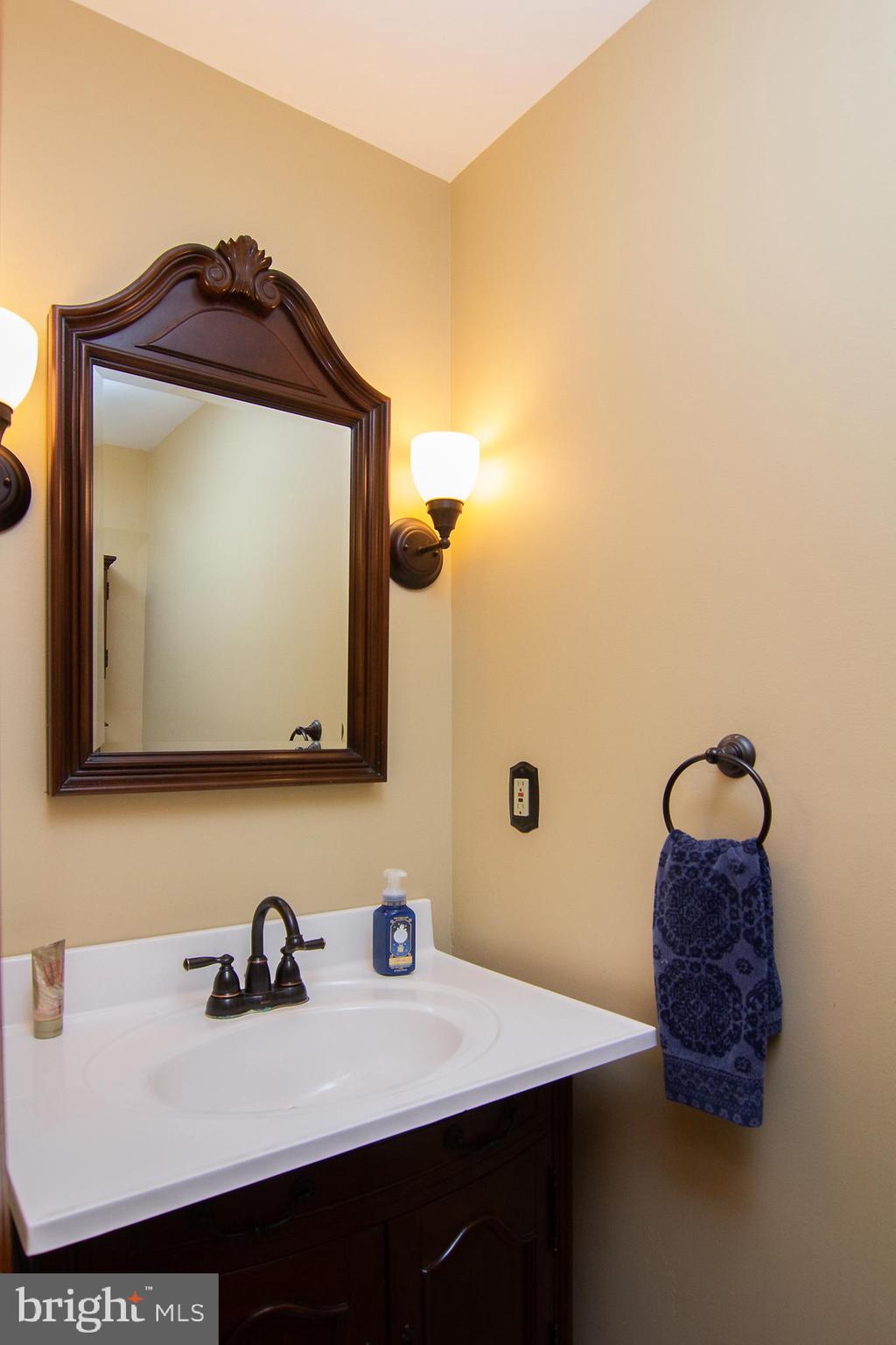 FOUR SEASONS - Residential