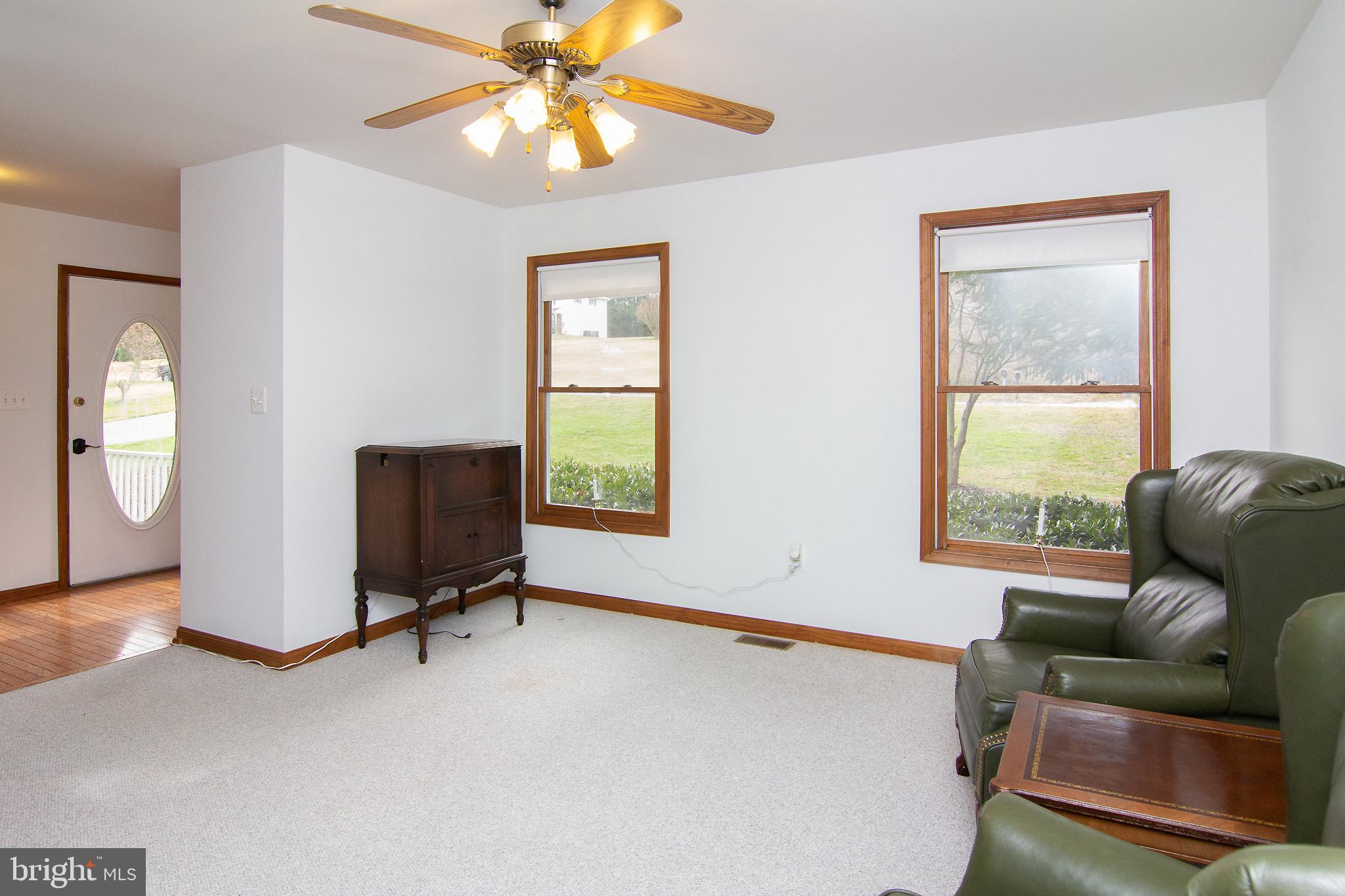 FOUR SEASONS - Residential