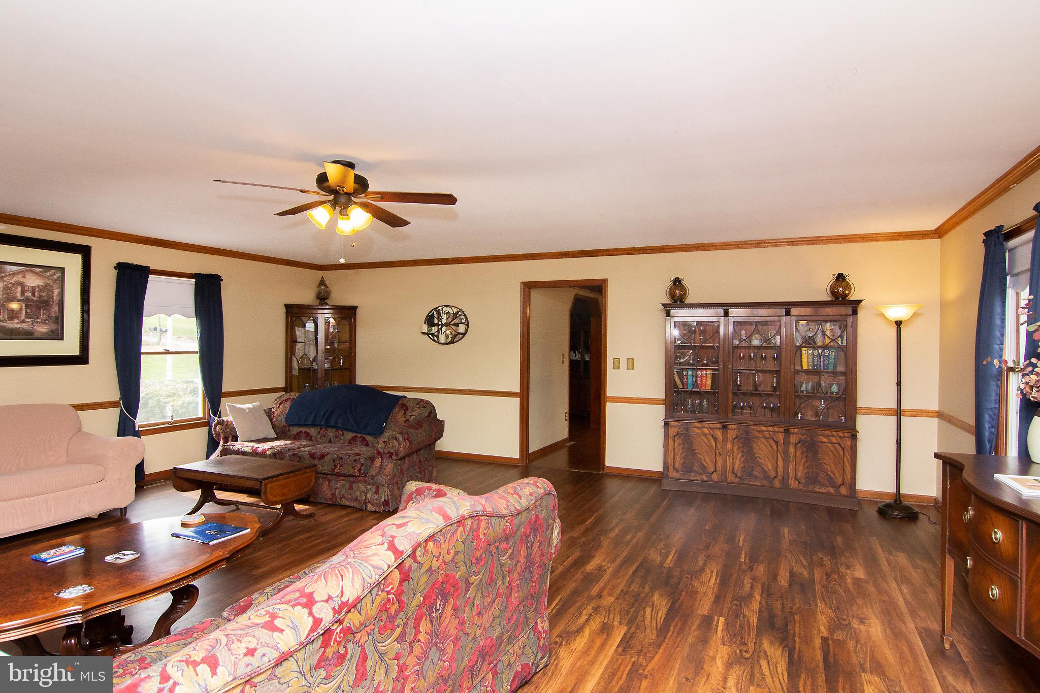 FOUR SEASONS - Residential