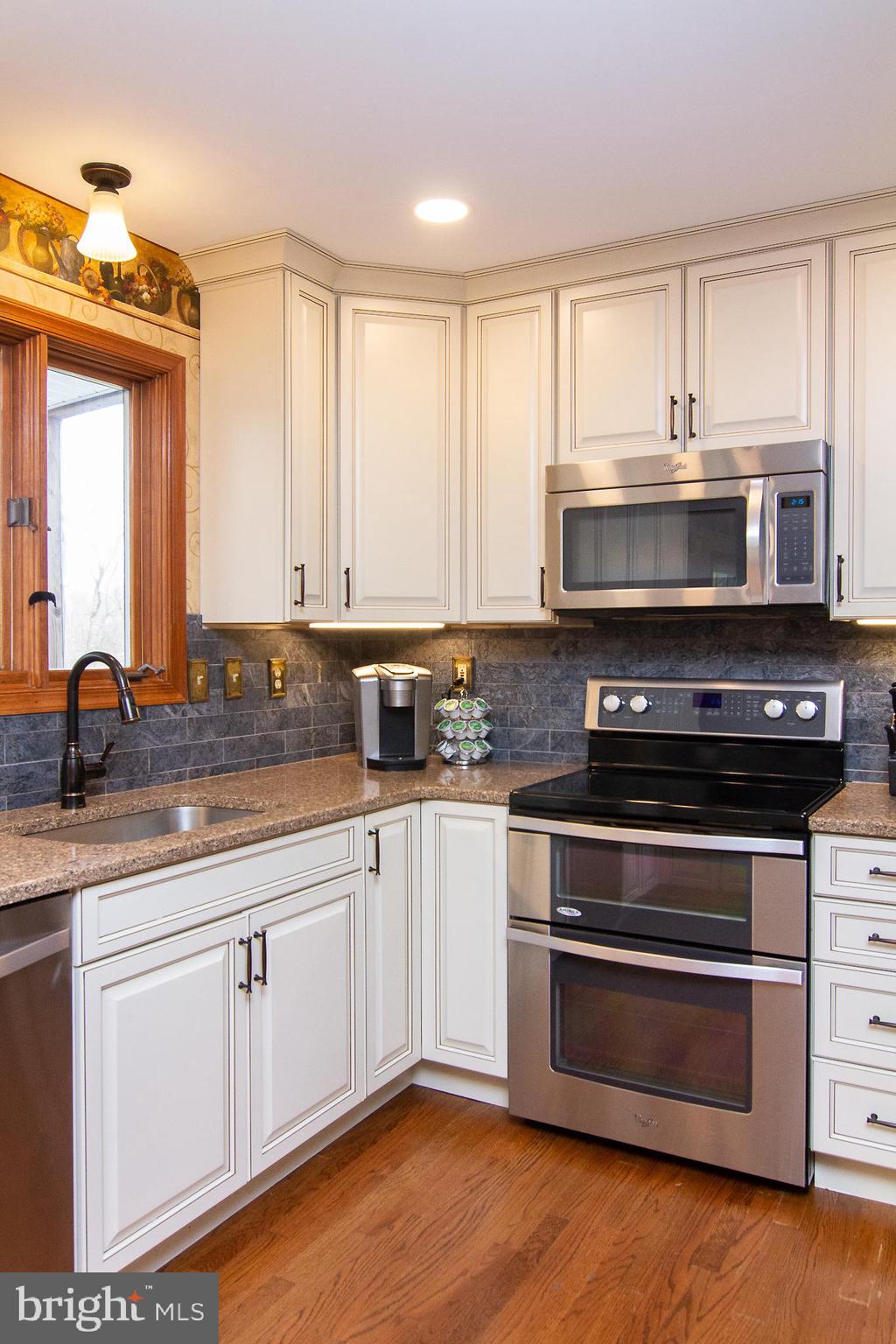 FOUR SEASONS - Residential