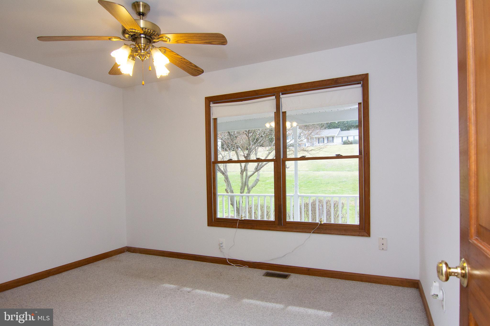 FOUR SEASONS - Residential