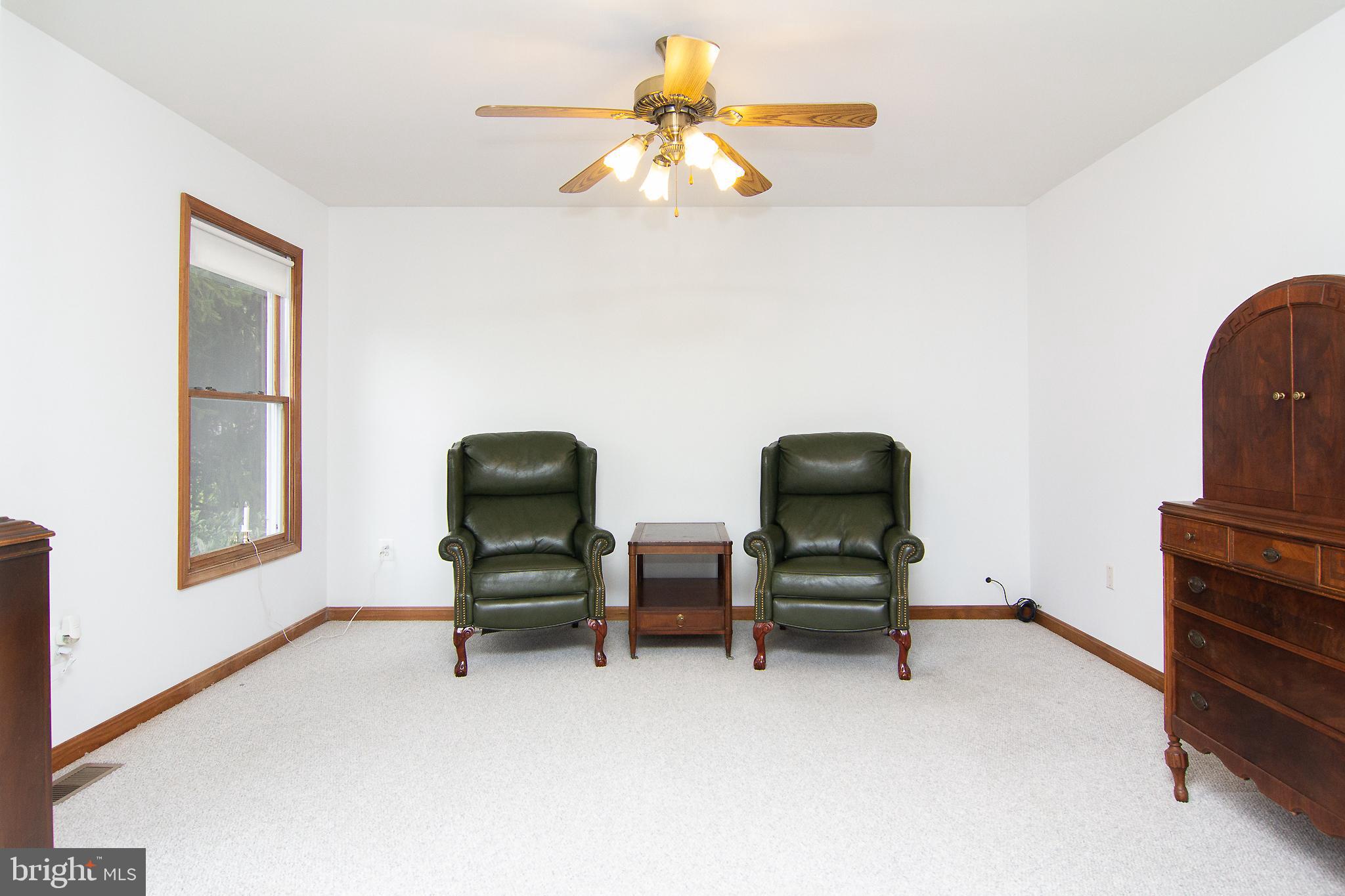 FOUR SEASONS - Residential