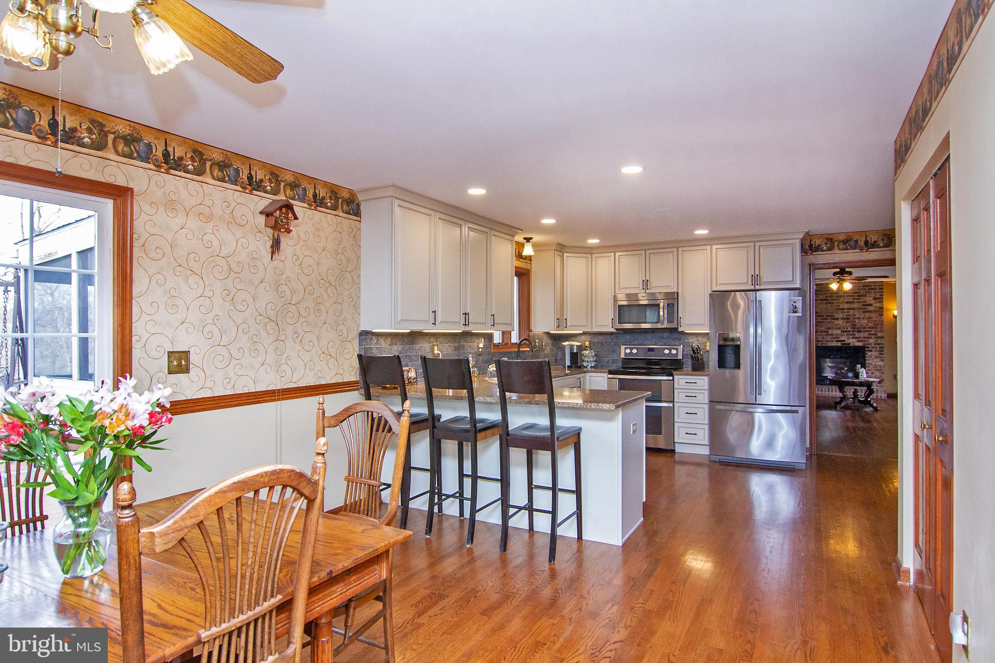 FOUR SEASONS - Residential