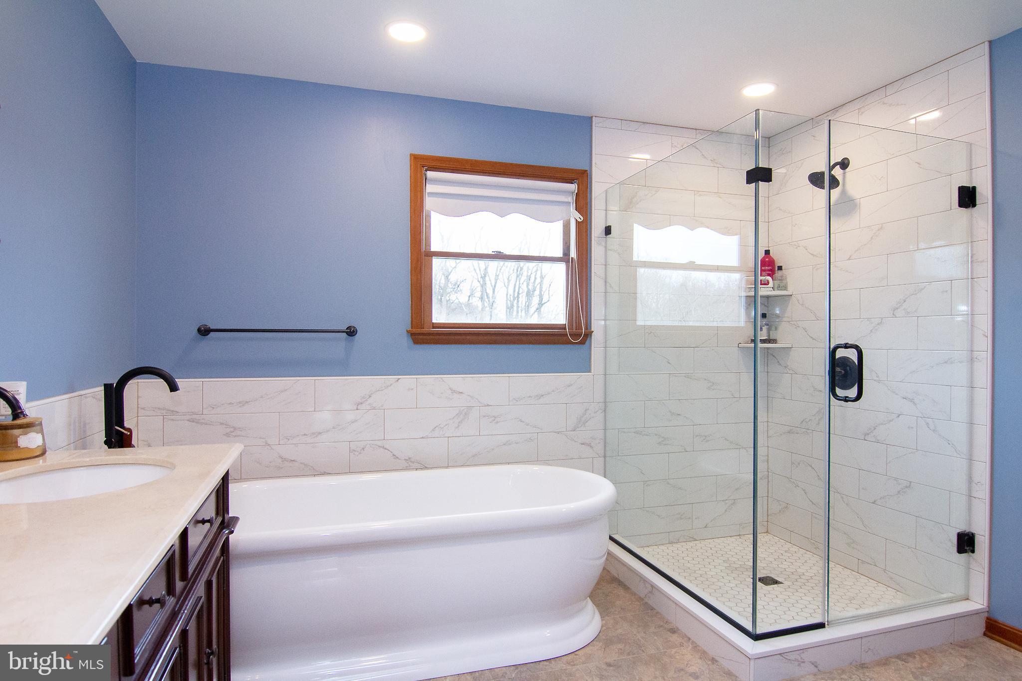 FOUR SEASONS - Residential