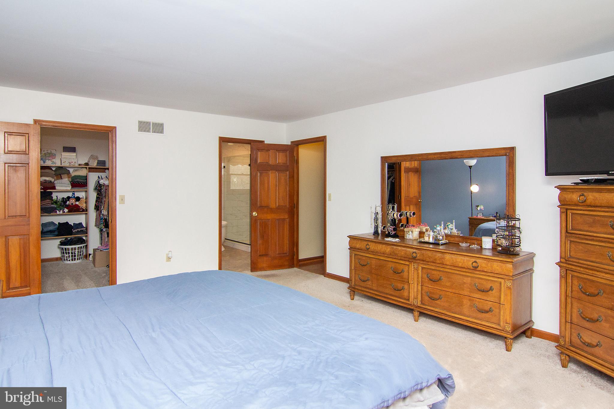 FOUR SEASONS - Residential