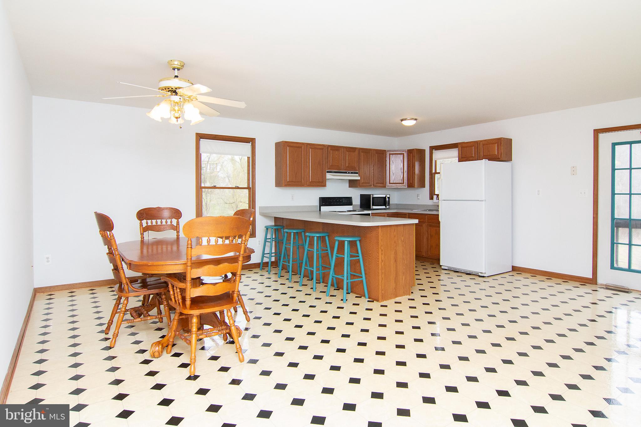 FOUR SEASONS - Residential