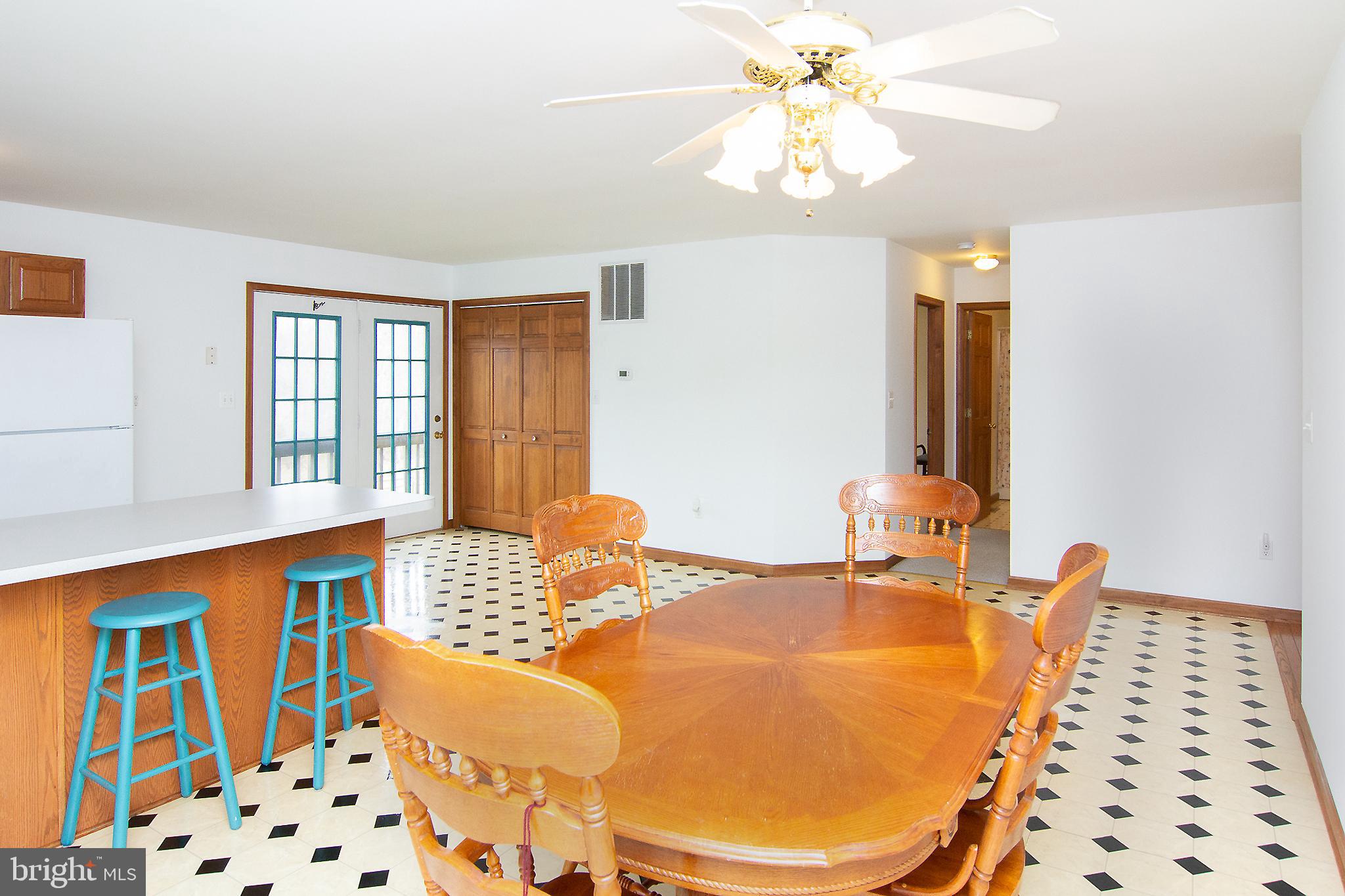 FOUR SEASONS - Residential