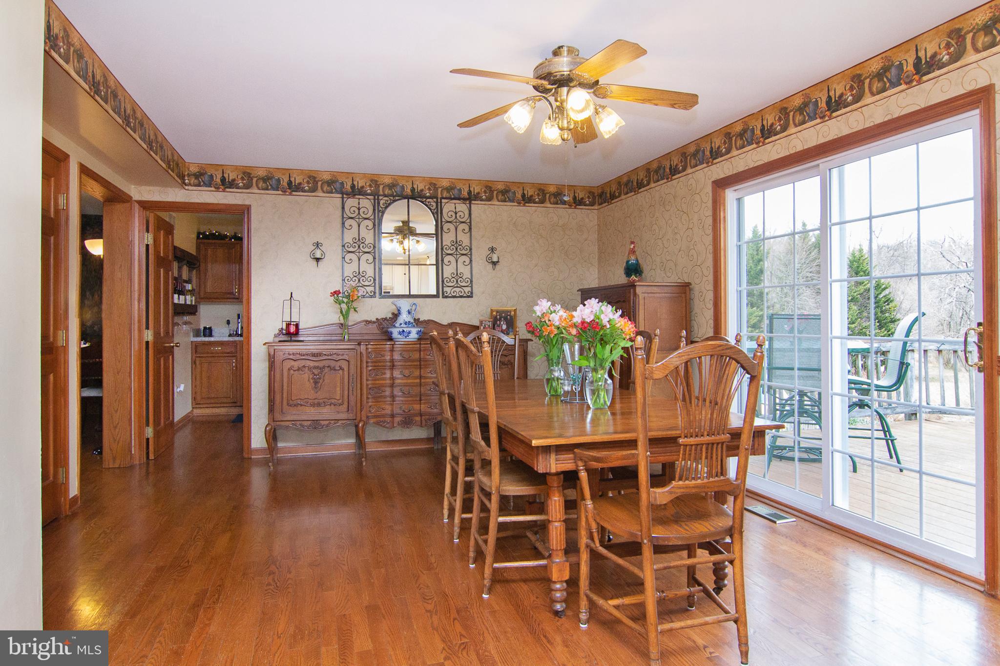 FOUR SEASONS - Residential