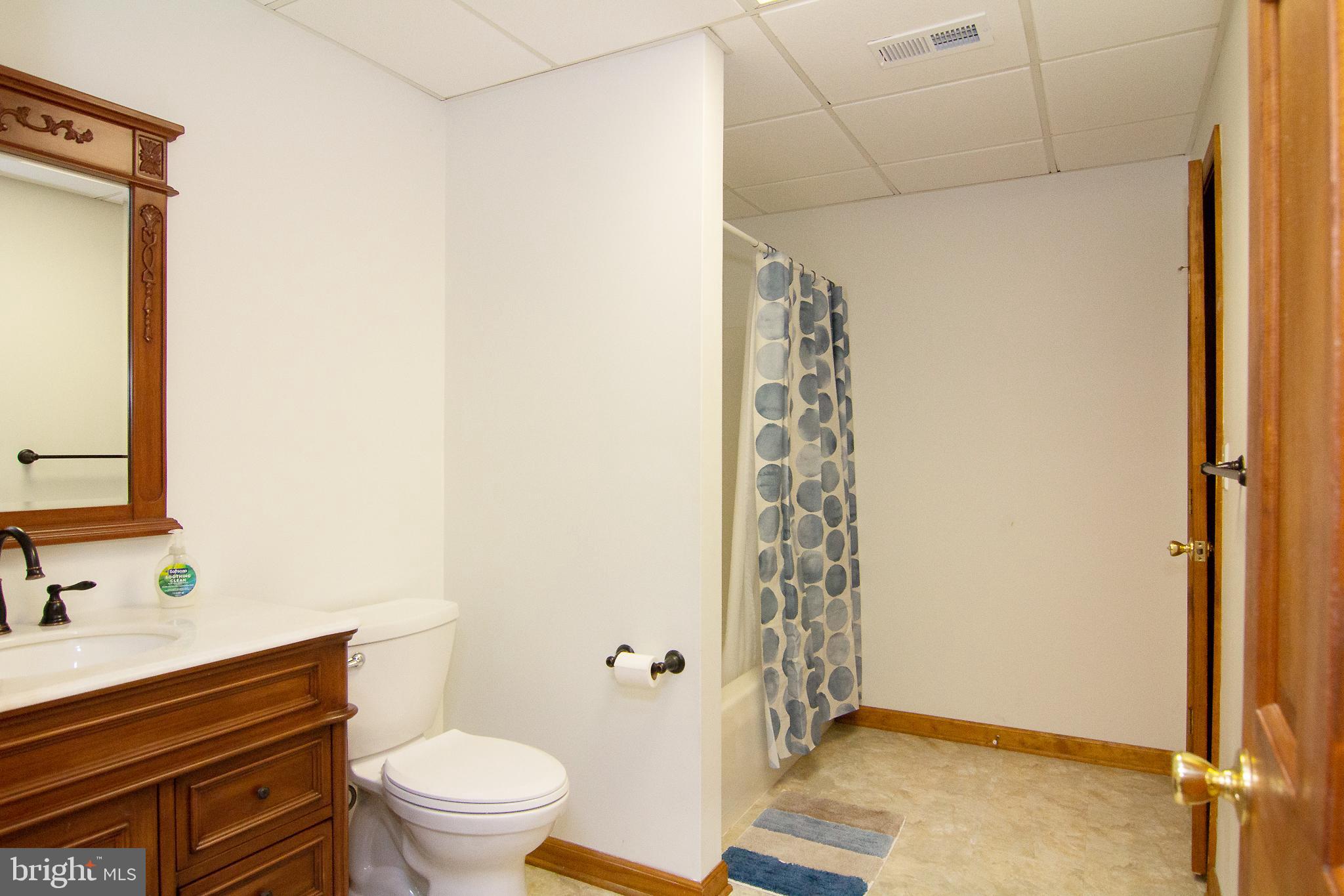 FOUR SEASONS - Residential