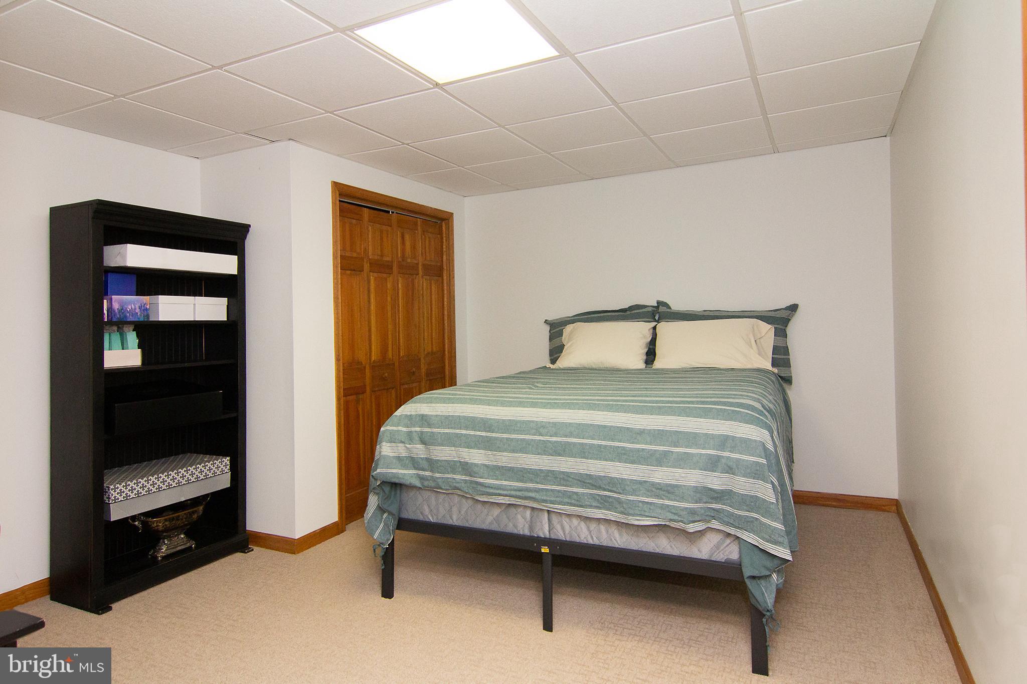 FOUR SEASONS - Residential