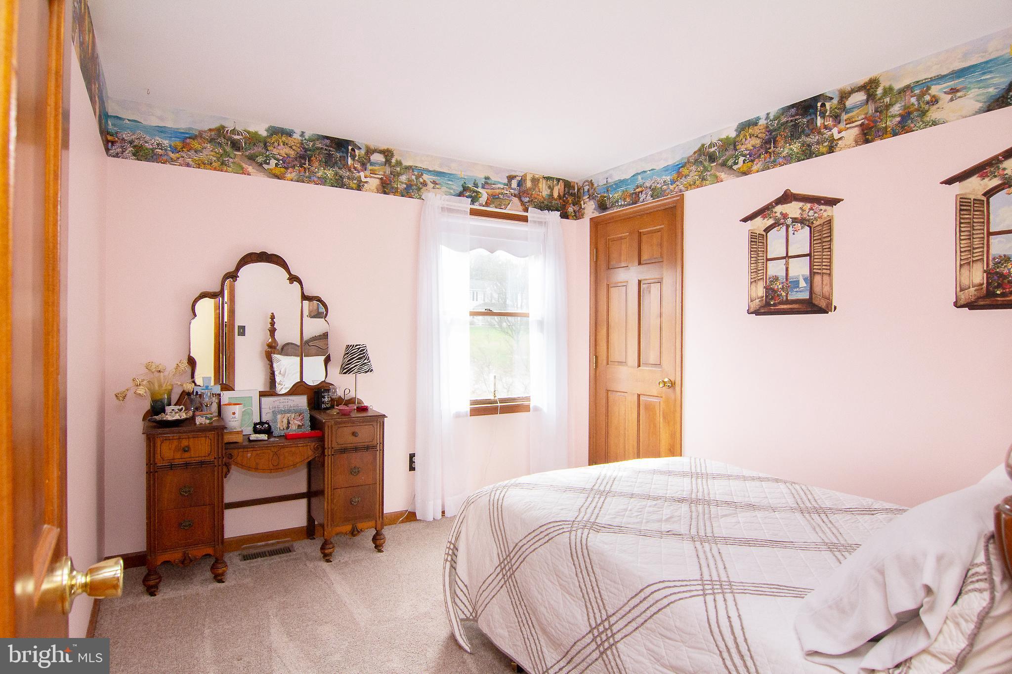 FOUR SEASONS - Residential