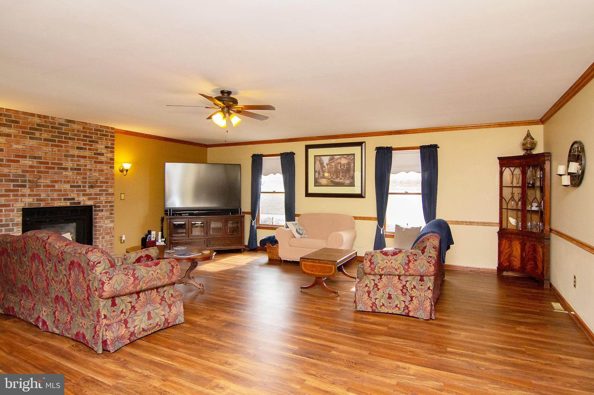 FOUR SEASONS - Residential