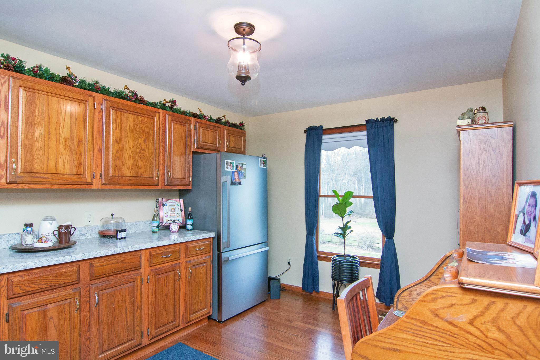 FOUR SEASONS - Residential