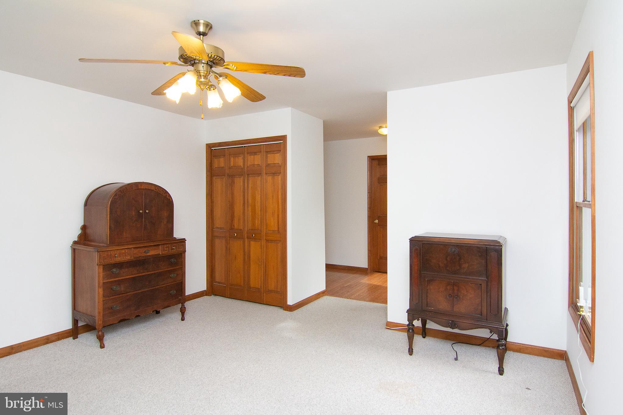 FOUR SEASONS - Residential